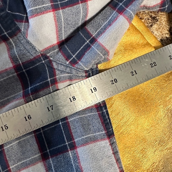 Cabela's Women’s Blue Red Button Up Size Medium Flannel Shirt EUC - Picture 9 of 16